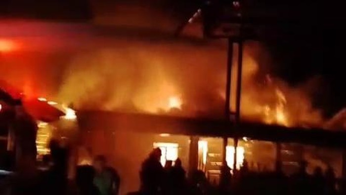 15 rumah terbakar di Jalan Selebes, Kecamatan Medan Belawan. (Dok. Dinas Pemadam Kebakaran dan Penyelamatan Kota Medan)