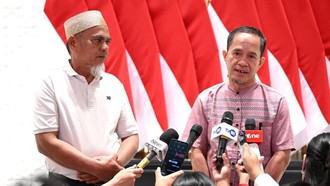 2 Guru Luwu Utara Terima Kasih ke Prabowo Usai Nama Baiknya Dipulihkan