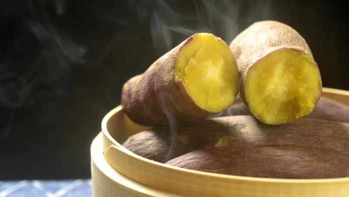 Steaming sweet potatoes in a bamboo steamer