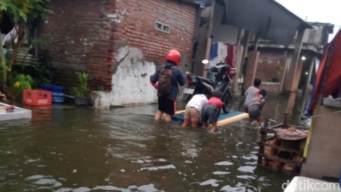 Banjir di 7 Desa Pasuruan Mulai Surut, 7 Lainnya Masih Terendam
