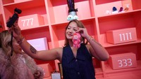 Boneka Pop Mart seperti Hacipupu beraroma blueberry dan Labubu edisi khusus ditawarkan dengan harga mulai dari 11 pound hingga 74 pound ($15-$99) atau sekitar Rp210 ribu hingga Rp1,3 juta. REUTERS/Isabel Infantes