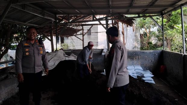 Brigpol Hana Heriyana ubah limbah jagi kerajinan tas dan pupuk kompos