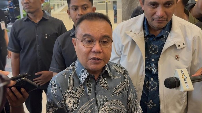 Wakil Ketua DPR Sufmi Dasco Ahmad di kompleks parlemen, Senayan, Jakarta, Kamis (13/11/2025).
