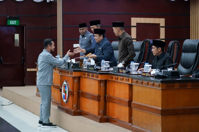 DPRD Kota Bogor bersama Pemerintah Kota Bogor telah resmi mengesahkan Rancangan Peraturan Daerah (Raperda) tentang Pelindungan Guru, menjadi Peraturan Daerah (Perda) pada rapat paripurna, Rabu (12/11/2025).