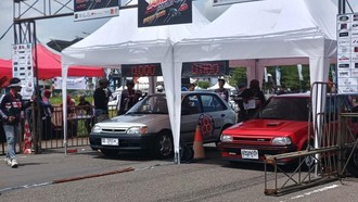 Toyota Starlet Menolak Tua, Digeber Drag Race di Bandara