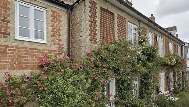 Ed Sheeran beli 2 pondok tepi pantai