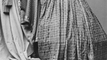 Anna Swan, Raksasa Wanita Nova Scotia, yang ditampilkan di sini bersama Raja Lilliput, disebut sebagai wanita tertinggi di dunia. Foto diambil sekitar tahun 1870. Foto: Boredpanda