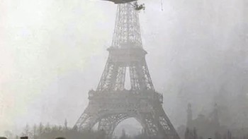 Kapal Udara, La Republique melewati menara Eiffel di Paris sekitar tahun 1908. Foto: Boredpanda