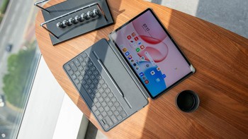 Honor Pad 10 punya baterai besar 10.100mAh, bodi ultra-tipis dan ringan. Dengan fast charging 35W, pengguna bisa kembali produktif hanya dalam hitungan menit. Foto: Honor