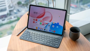 Dengan dukungan gamut warna DCI-P3 (96% NTSC, 133% sRGB, 1,07 miliar warna), Honor Pad 10 menghadirkan kejernihan luar biasa dan warna yang lebih hidup. Fitur AI Dynamic Display meningkatkan rentang dinamis hingga 200% (0,1 nit – 500 nit). Foto: Honor