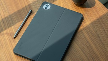 Honor Pad 10 adalah tablet premium dengan aksesoris lengkap, sudah termasuk Honor Pad 10 Smart Bluetooth Keyboard dan Honor Choice Pencil di setiap pembelian. Foto: Honor