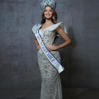 Ignacia Fernández menarik perhatian para penonton dengan bakatnya yang tidak biasa di panggung ajang kecantikan. Setelah jadi viral, wanita cantik itu akhirnya berhasil meraih mahkota Miss World Chili 2025. Foto: Instagram @ignacia.fdez