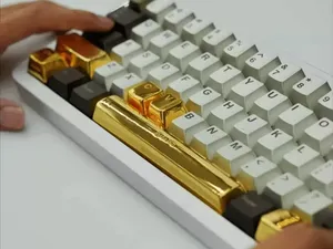 Gokil! Insta360 Hadiahi Karyawan Keycaps Emas Rp 700 Juta