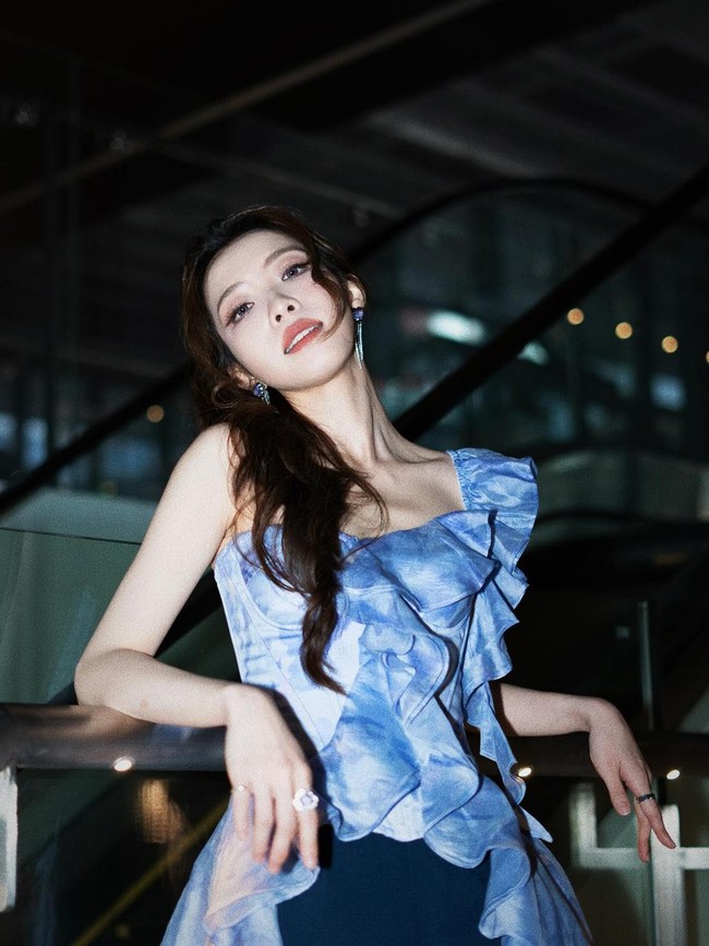 Potret Cantik Dewi eSports yang Curi Perhatian di Acara LoL Worlds 2025