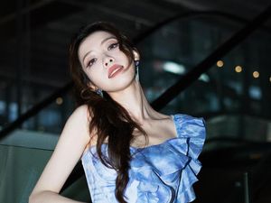 Potret Cantik Dewi eSports yang Curi Perhatian di Acara LoL Worlds 2025