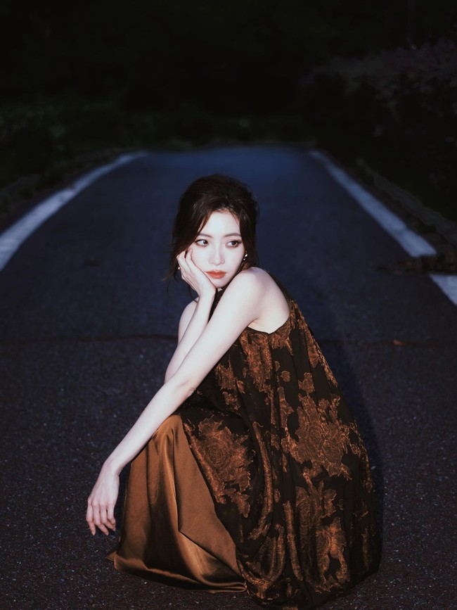 Iris Feng semakin dikenal pada tahun 2020 ketika dianugerahi penghargaan MC Muda Terbaik di LPL Awards yang menandai titik balik dalam kariernya. Foto: Instagram @xiraniris