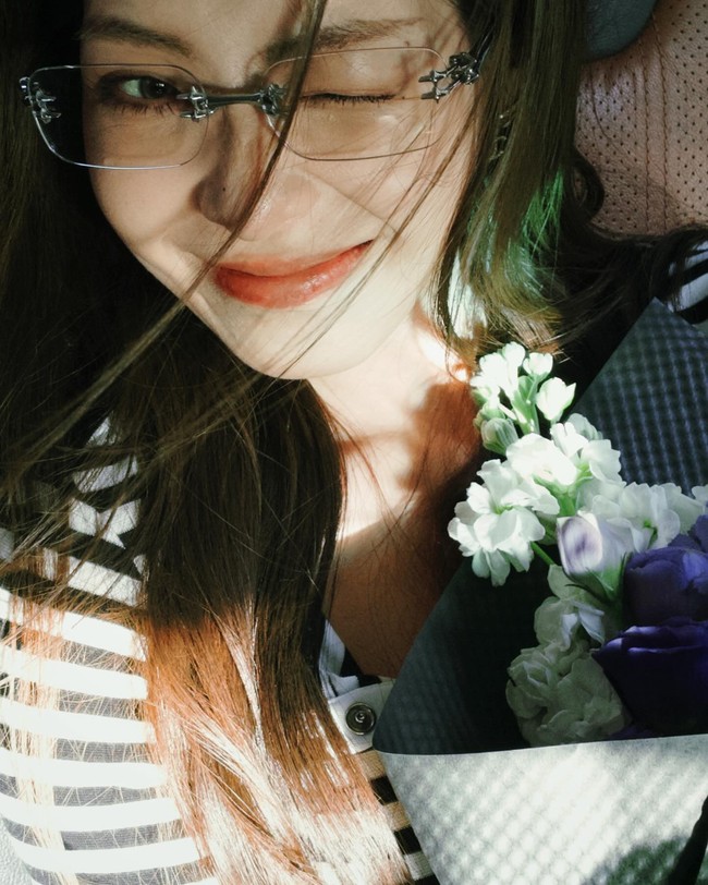 Dilansir Kbizoom, Iris dulunya tidak berniat terjun ke dunia eSports. Awalnya ia hanya berniat belajar penyiaran dwibahasa dan tidak pernah terpikir untuk menjadi pembawa acara game hingga magang di LPL pada 2017. Foto: Instagram @xiraniris