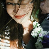 Dilansir Kbizoom, Iris dulunya tidak berniat terjun ke dunia eSports. Awalnya ia hanya berniat belajar penyiaran dwibahasa dan tidak pernah terpikir untuk menjadi pembawa acara game hingga magang di LPL pada 2017. Foto: Instagram @xiraniris