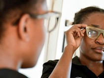 Kacamata dari Limbah Tanduk Sapi, Inovasi Hijau Asal Uganda