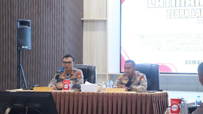 Kapolres Dumai AKBP Angga Febrian Herlambang membuka latihan pra Operasi Zebra Lancang Kuning 2025.