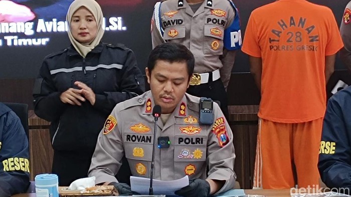 Kapolres Gresik AKBP Rovan Richard Mehenu