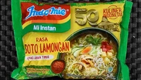 Bagaimana komentarnya akan Indomie Rasa Soto Lamongan? The Ramen Rater ternyata suka hingga beri rating 4. Baginya, kuahnya punya rasa kompleks yang enak, seperti paduan rasa daging sapi dan ayam. Foto: The Ramen Rater