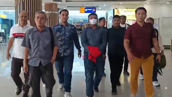 Kejati Kepri tangkap DPO buronan kasus tindak pidana korupsi pembangunan Jembatan Tanah Merah di Kecamatan Teluk Bintan, Kabupaten Bintan di Kendari. (Dok Kejati)