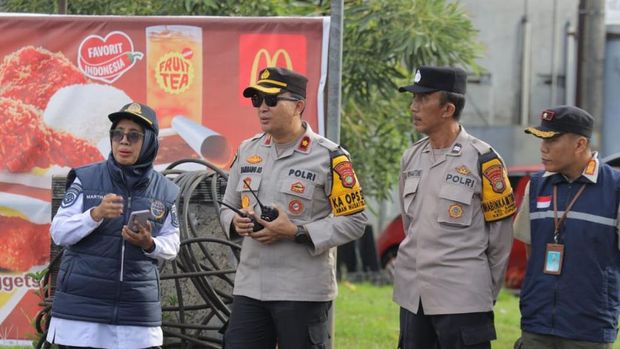 Kondisi lalu lintas di Simpang Duren, Ciputat, Tangsel, Kamis (13/11/2025) pagi.