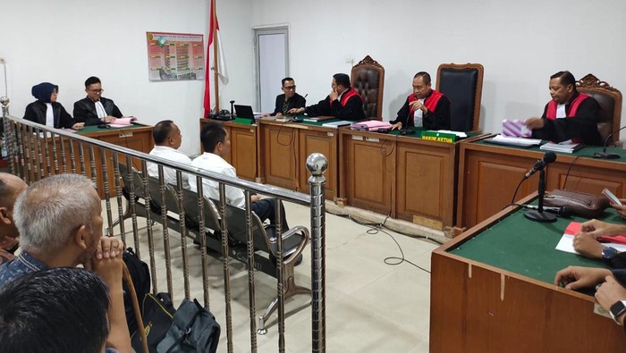 Kadis Disperindag PALI  dan pihak ketiga Direktur CV Restu Bumi jalanin sidang tuntutan di PN Palembang