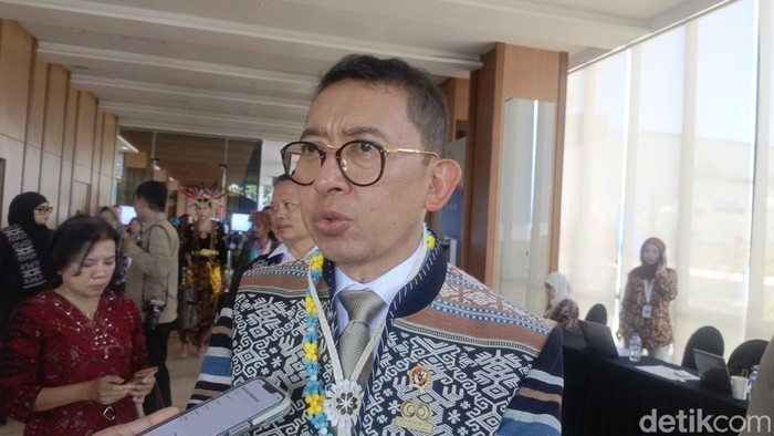 Menbud RI sekaligus Ketua GTK, Fadli Zon saat diwawancarai di Harper Kupang, Kamis (13/11/2025).