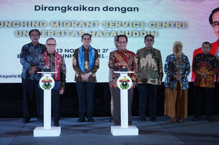 Menteri Pelindungan Pekerja Migran Indonesia (P2MI) Mukhtarudin meresmikan Migrant Service Centre (MSC) Universitas Hasanuddin (Unhas) di Makassar, Sulawesi Selatan (Sulsel), Kamis (13/11).