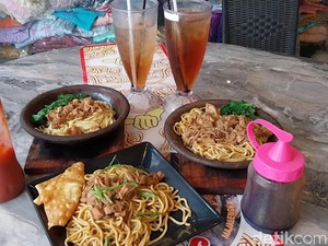 Video: Mie Ayam Bakar di Cobek Panas, Kuliner Anti Mainstream Majalengka