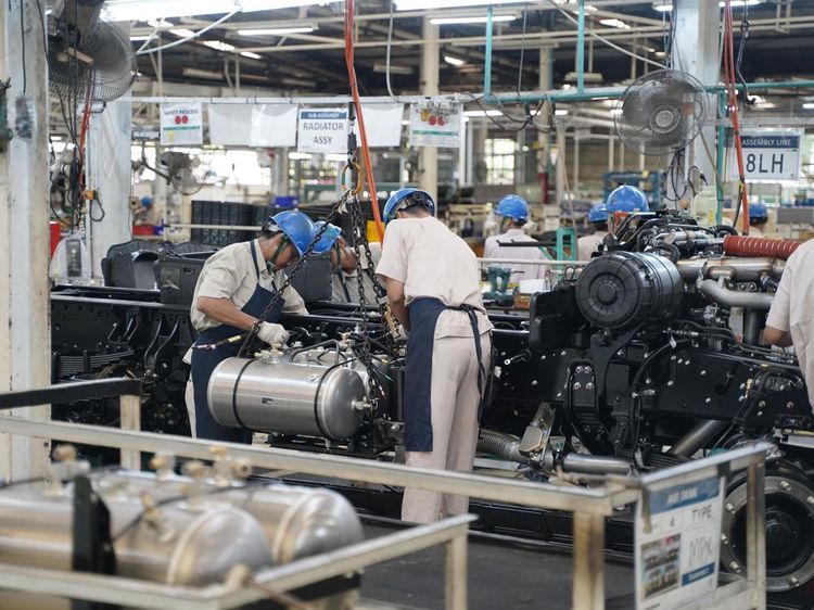 Potret Produksi Raja Truk di Indonesia yang Sejam Bisa Keluar 15 Unit