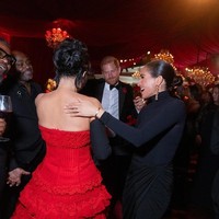 Daftar tamu yang hadir disebut-sebut lebih eksklusif dari Met Gala. Selain para superstar seperti Beyoncé dan Justin Bieber, hadir pula Oprah Winfrey, Paris Hilton, Naomi Watts, Snoop Dogg, dan Sarah Paulson. Yang paling mengejutkan, Meghan Markle dan Pangeran Harry juga muncul di pesta itu.  Foto: dok. Instagram @krisjenner