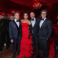 Menurut sumber TMZ, pesta 007 yang dijuluki ‘0070’ itu bahkan membuat beberapa tetangga di Beverly Hills menelepon polisi karena musik yang terlalu keras. Penyebabnya karena kebisingan dari penampilan langsung dari Bruno Mars, yang sukses membuat para tamu berdansa dan bersorak sepanjang malam. Foto: dok. Instagram @krisjenner