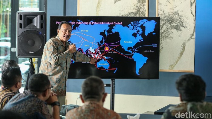 Indonesia tengah memperkuat posisi di industri kendaraan listrik global. Dukungan kebijakan, investasi, dan hilirisasi nikel menjadi kunci pertumbuhan sektor ini.