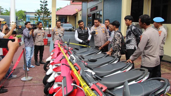Polres Aceh Barat saat rilis kasus pencurian sepeda motor (Foto: Dok. Polres Aceh Barat)