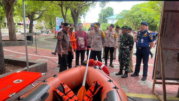 Polres dan Pemkab Kepulauan Seribu menggelar Apel dan Simulasi Kesiapsiagaan Menghadapi Bencana Hidrometeorologi.