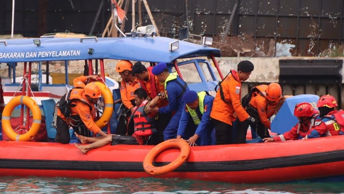 Polres Kepulauan Seribu Gelar Simulasi Tanggap Bencana di Laut