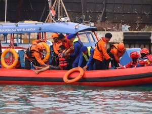 Polres Kepulauan Seribu Gelar Simulasi Tanggap Bencana di Laut