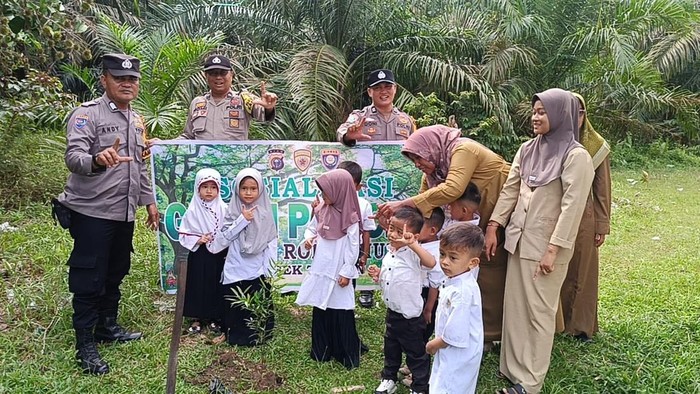 Sambut Hari Pohon, Polres Rohul Tanam Trembesi hingga Mahoni di 29 Lokasi