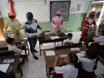 BGN Usul Sopir MBG Pakai Kostum Power Rangers Supaya Siswa Antusias Makan