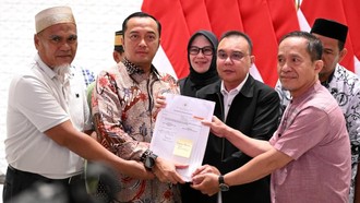 Prabowo Pulihkan Nama Baik 2 Guru di Luwu Utara dengan Hak Rehabilitasi
