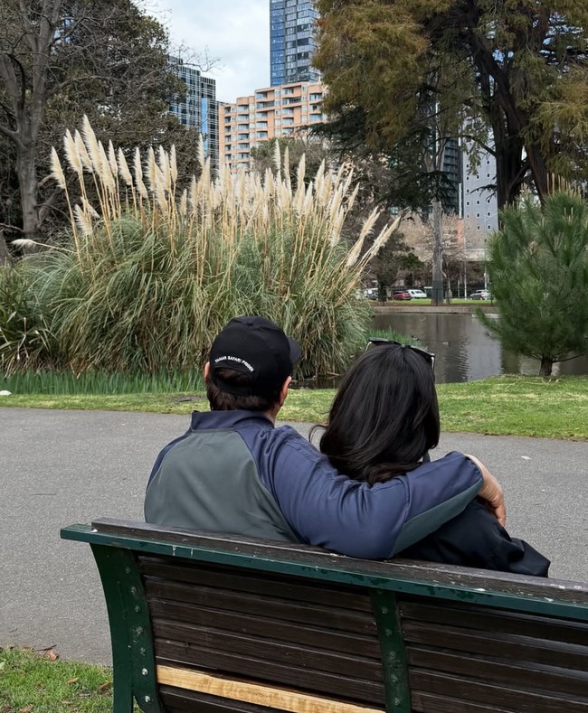 Turut merayakan Hari Ayah Nasional 2025 yang jatuh pada 12 November, Raline Shah membagikan momen hangat dirinya dengan sang ayah, Rahmat Shah. Foto: Instagram/@ralineshah