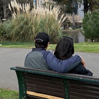 Turut merayakan Hari Ayah Nasional 2025 yang jatuh pada 12 November, Raline Shah membagikan momen hangat dirinya dengan sang ayah, Rahmat Shah. Foto: Instagram/@ralineshah