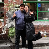 Dalam foto-foto yang diunggah terlihat Raline begitu dekat dengan sang ayah. Kedekatan keduanya bak bestie yang selalu terlihat kompak dan saling mendukung satu sama lain. Foto: Instagram/@ralineshah