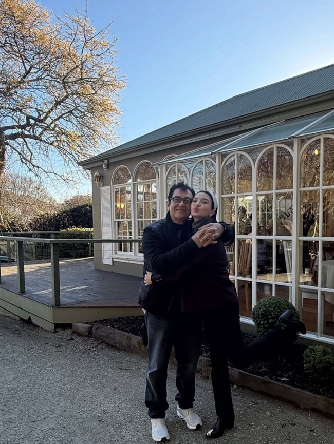 8 Foto Raline Shah Pamer Kedekatan Dengan Ayah saat di Melbourne, Bak Bestie
