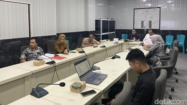 RDP DPRD Parepare terkait proyek toilet sekolah Rp 166 juta.