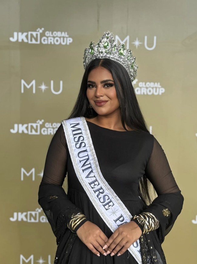 Meski mengemban titel Miss Universe Pakistan 2025 tidak lah mudah, namun Roma tidak menyerah. Beberapa komentar di media sosial bernada bully tertuju pada wanita 27 tahun itu. Ada yang menulis bahwa Roma “terlalu gelap,” “harus menurunkan berat badan,” atau “tidak merepresentasikan kecantikan wanita Pakistan.” Foto: dok. Instagram @romariaz_official