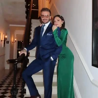 Glamor di Malam Tahun Baru, Victoria Beckham Pakai Gaun Rp 30 Juta